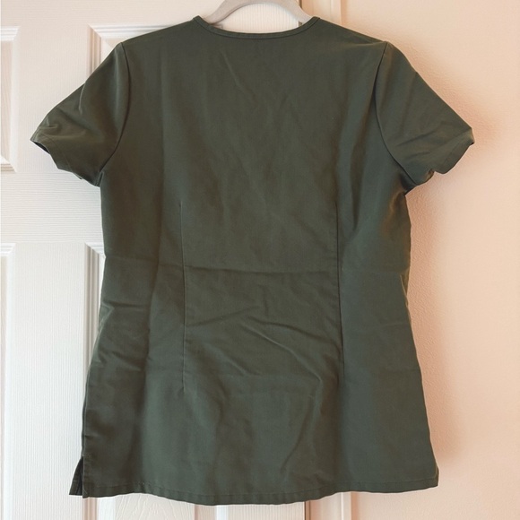 Figs Moss Casma 3-Pocket Scrubs Top - Picture 6 of 6